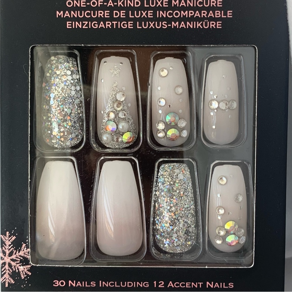 Kiss Masterpiece One-of-a-kind Luxe Manicure, white-30ct including accent nails - Picture 2 of 6
